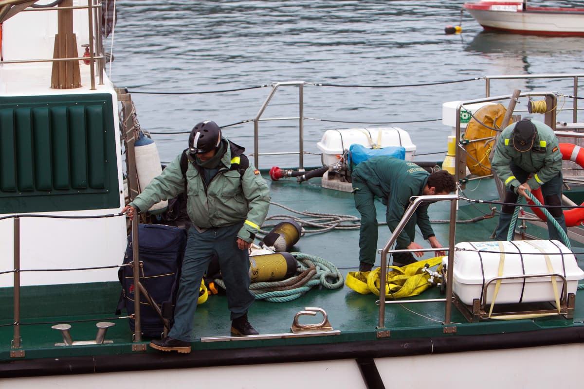 Viranomaiset aloittivat maanantaina operaation kokaiinilla lastatun sukellusveneen saamiseksi pintaan.