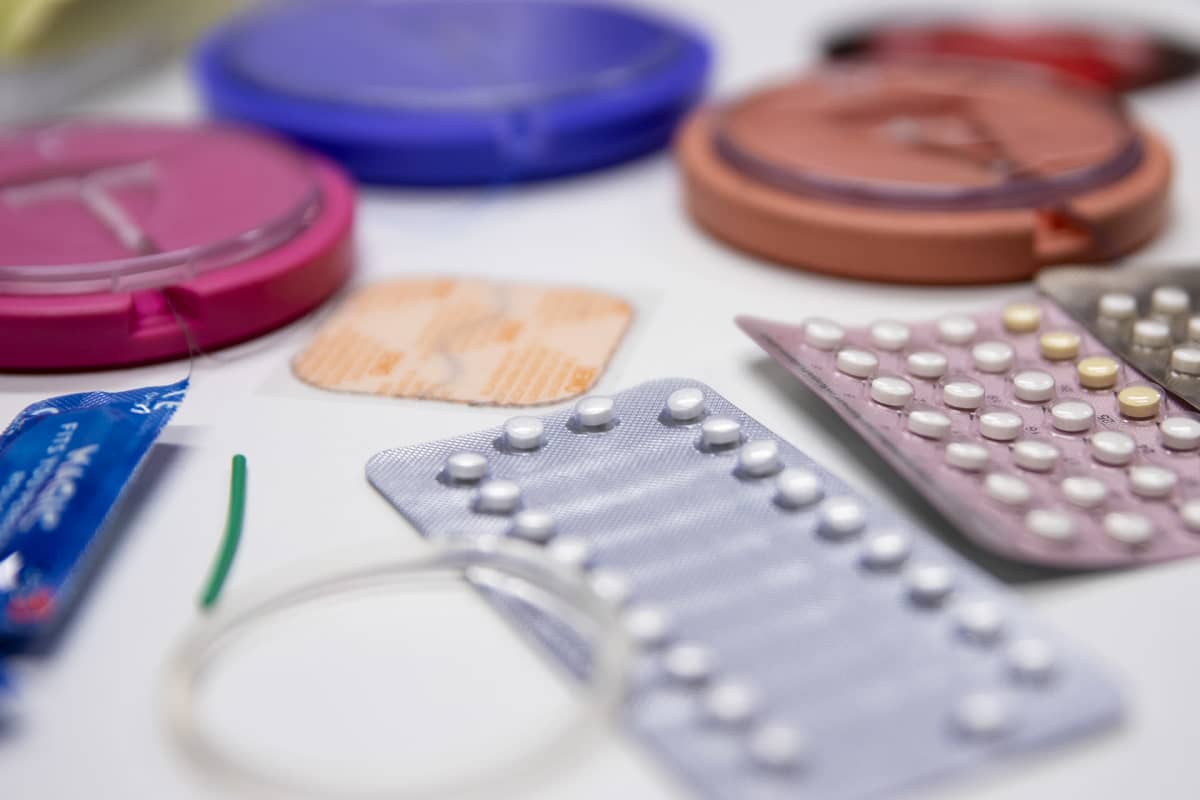 Ehkäisyvälineitä: e-pillereitä, kierukoita, ehkäisyrengas, kondomi, ehkäisykapseli