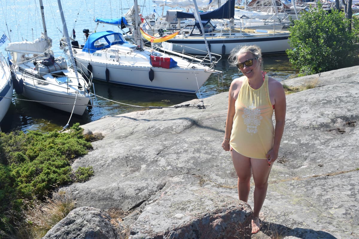 Anna Sannholm Björkön saarella.