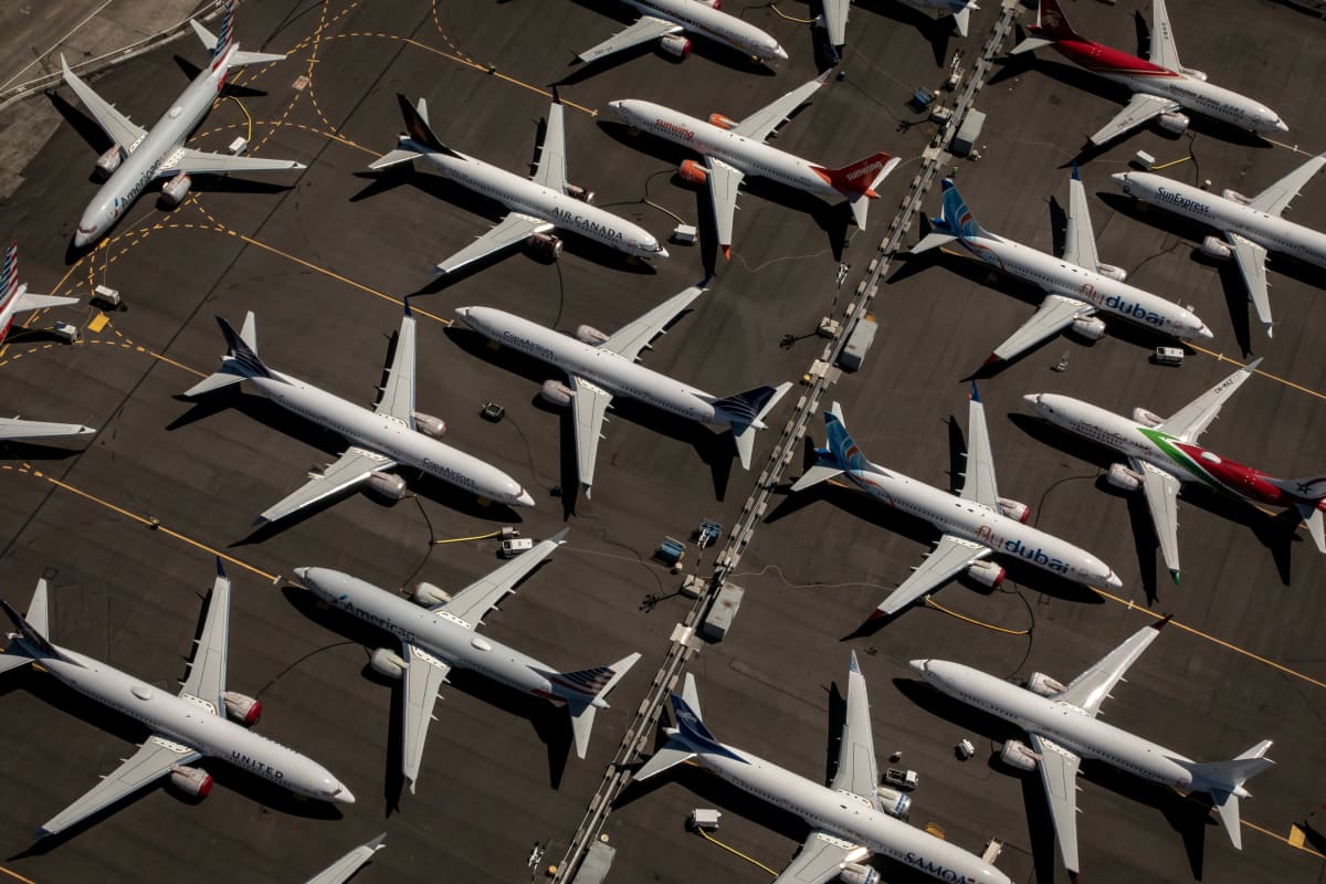 Flera Boeing 737 Max 8-flygplan på marken på grund av flygförbud.