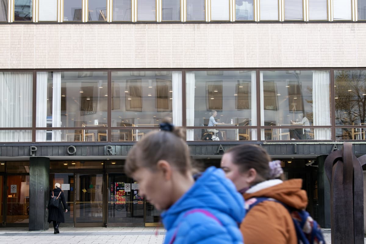 Porthania-rakennus Helsingin yliopiston keskustakampuksella.