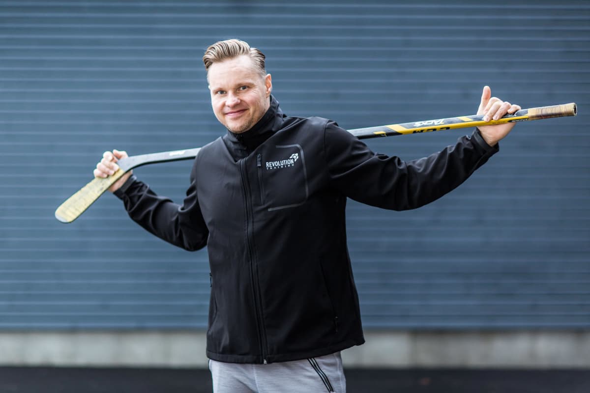 Entinen kilpaaerobic-urheilija Jouni Viitanen toimii nykyään valmentajana omassa yrityksessään Revolution Training Oy.
