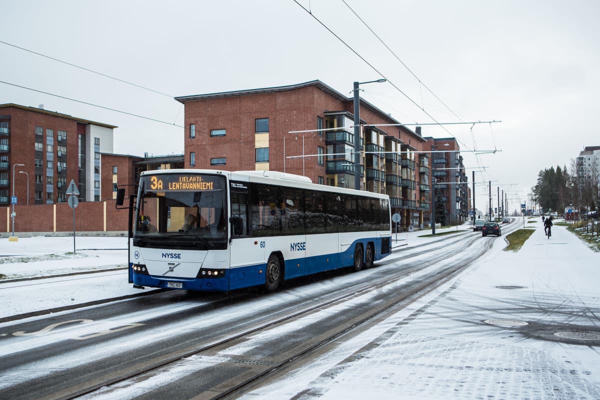 Lunta satoi Tampereella Hervannassa 20.11.2020.