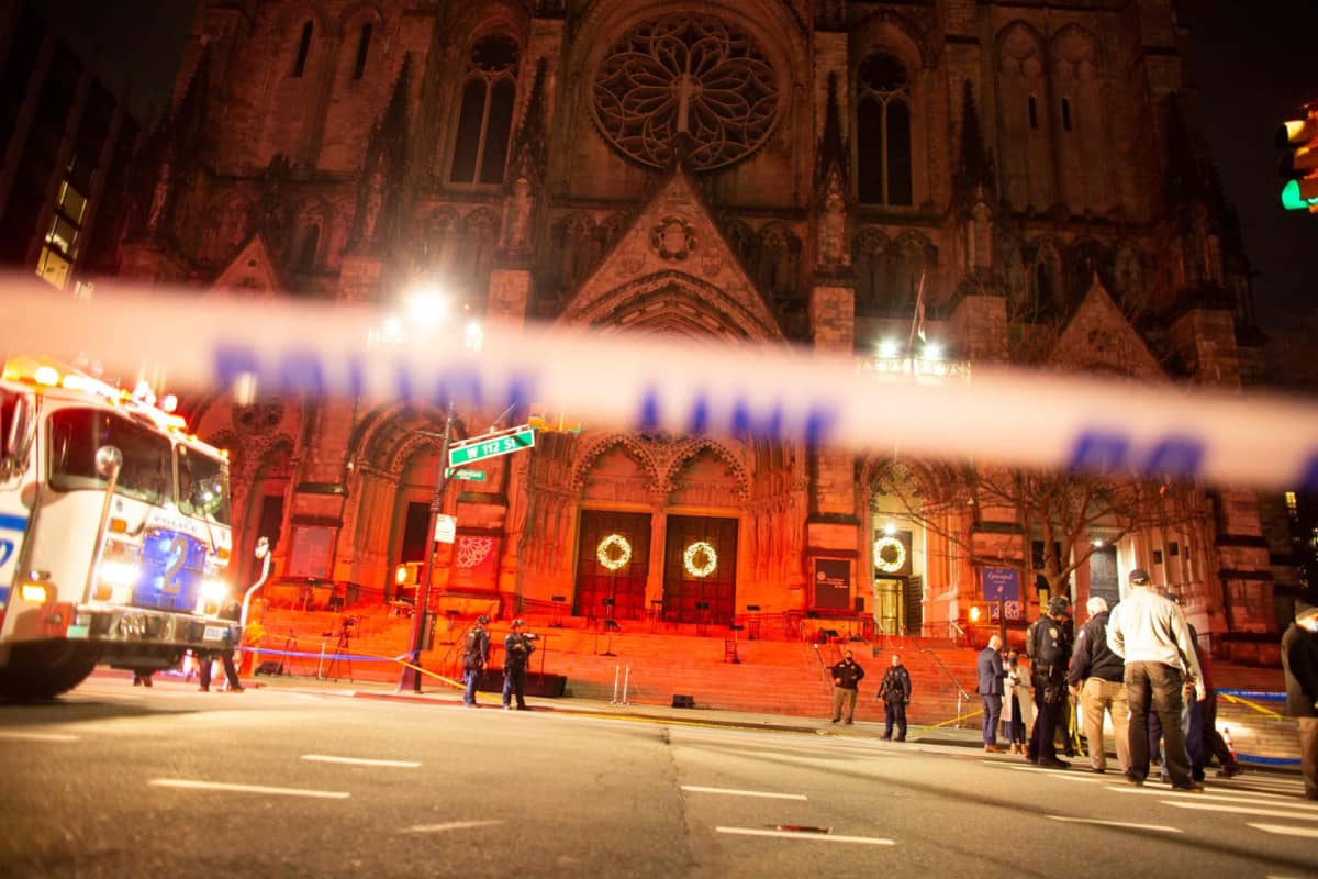 Poliisi on eristänyt Saint John the Divine -katedraalin New Yorkissa ammuskelun jälkeen.