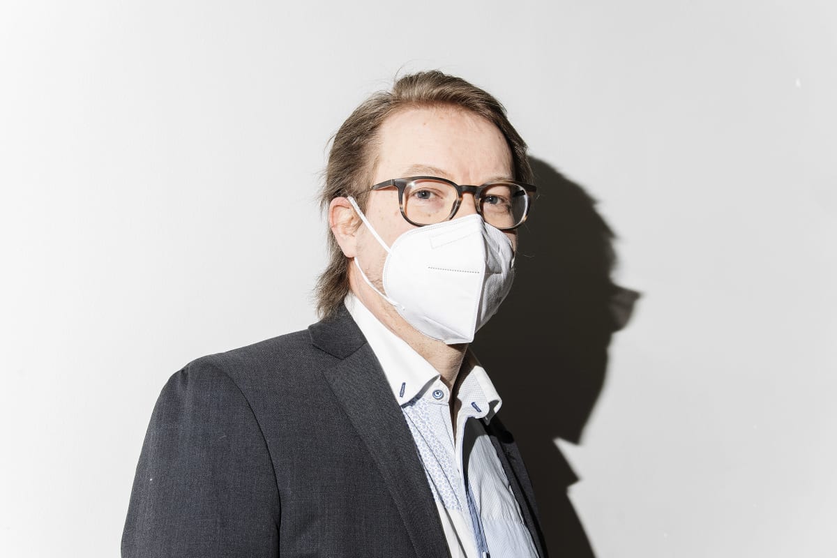 Virologian professori Olli Vapalahti vieraili Ylen Ykkösaamussa.