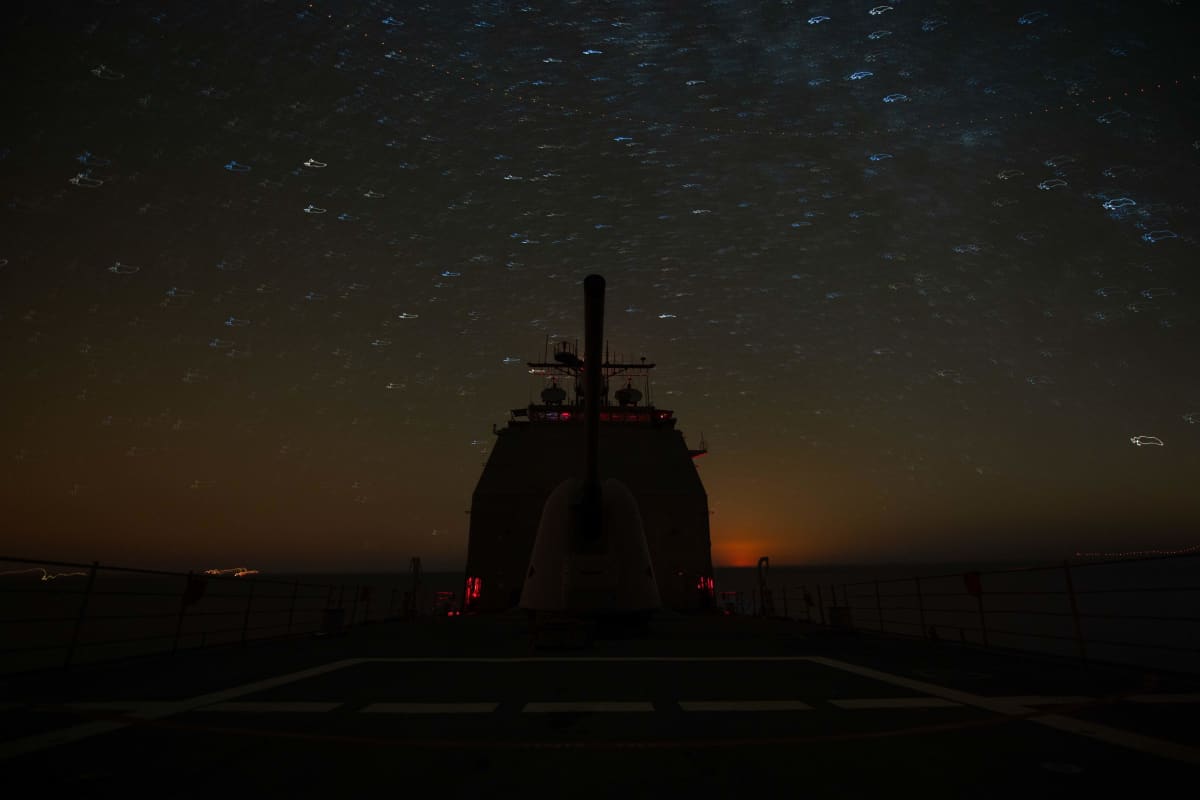 Öinen näkymä USS Princeton -alukselta.