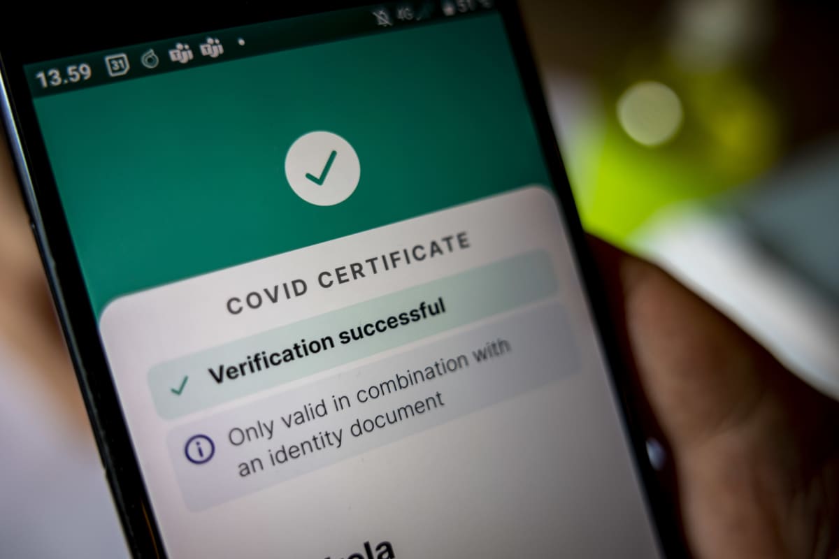 Koronatodistuksen luku kännykällä QR-koodilla