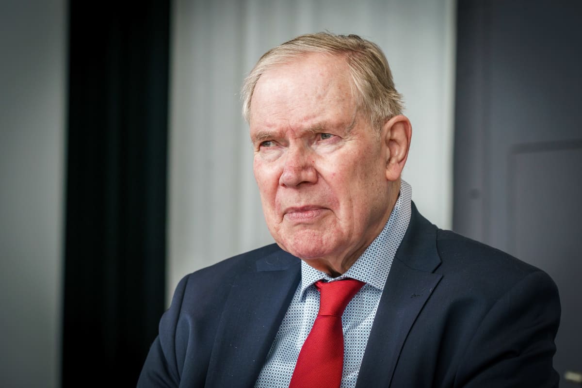Paavo Lipponen lähikuvassa.