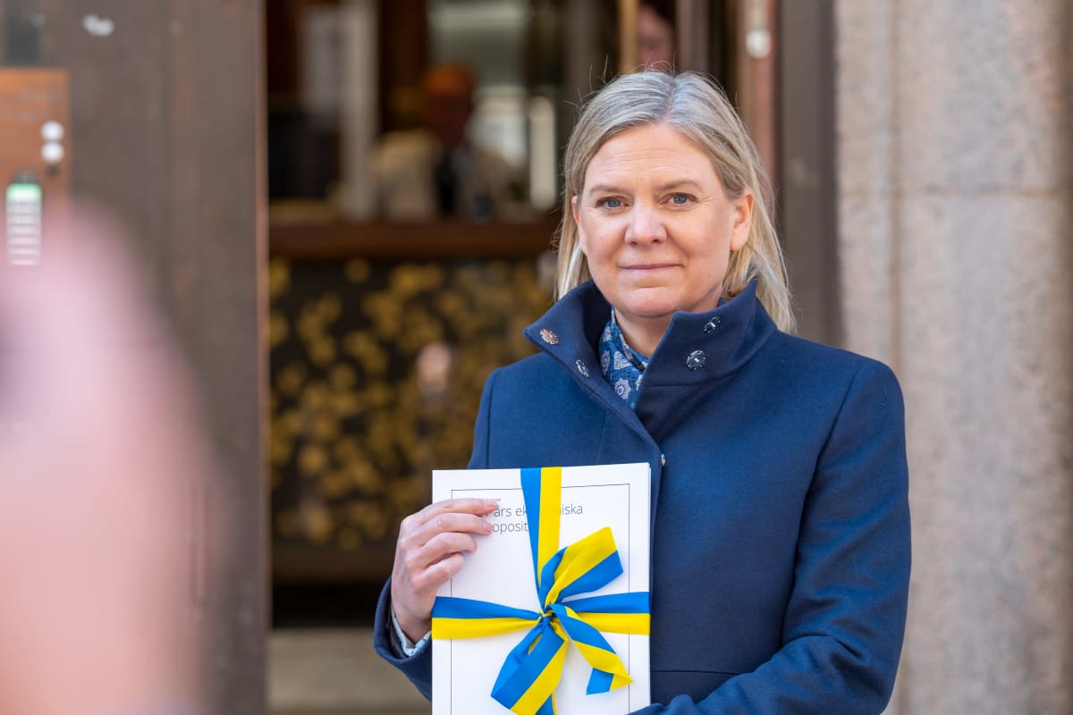 Magdalena Andersson esitteli valtion vuosibudjettia huhtikuussa 2020. 