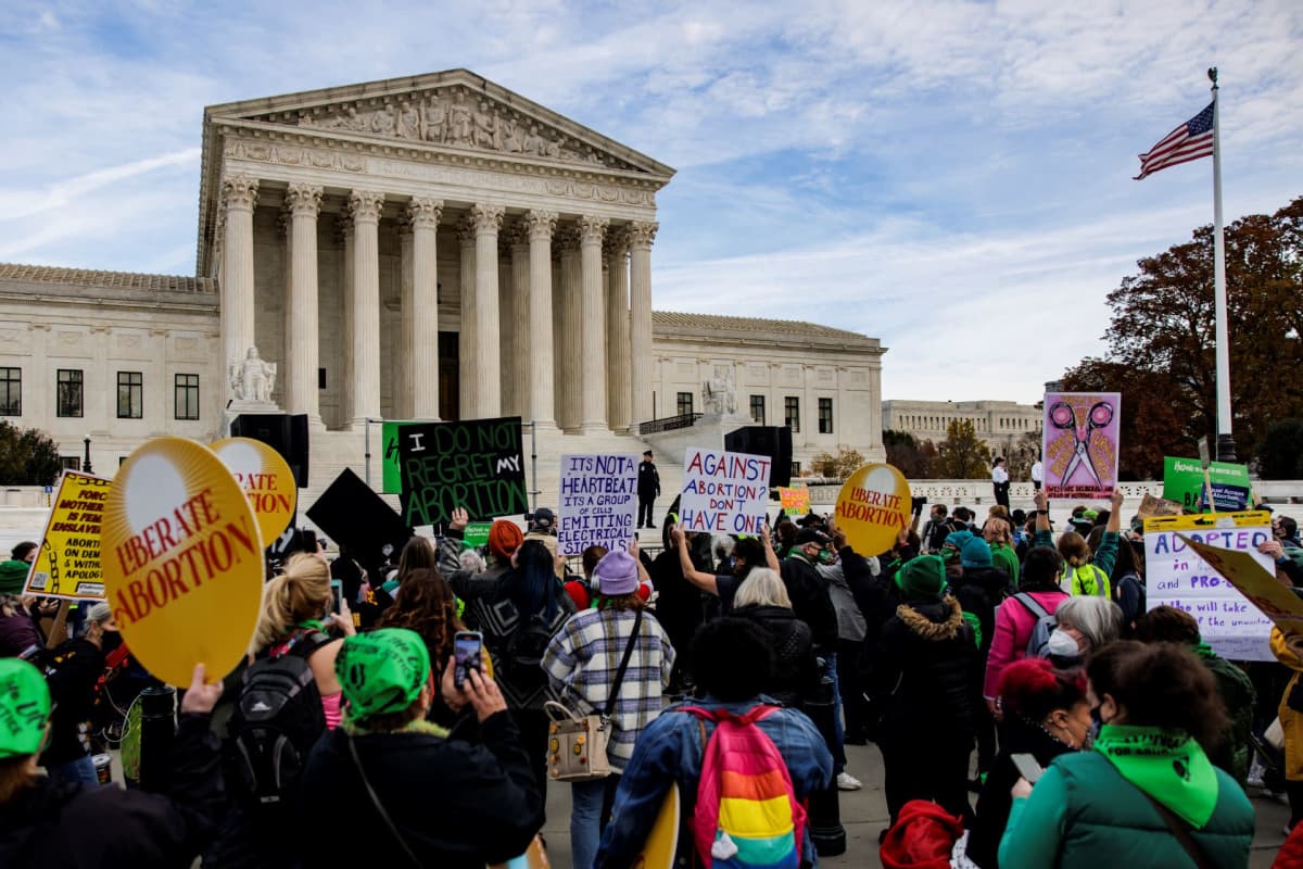 Yhdysvaltain korkeimmassa oikeudessa kuultiin ensimmäiset puheenvuorot aborttioikeutta koskevassa oikeusjutussa 1.12.2021.. 
