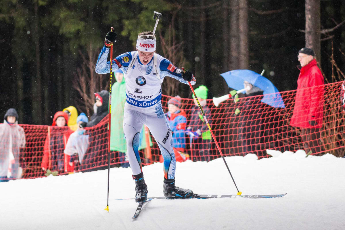 Tero Seppälä hiihtää ylämäkeä Oberhofin maailmancupissa 5.1.2018.