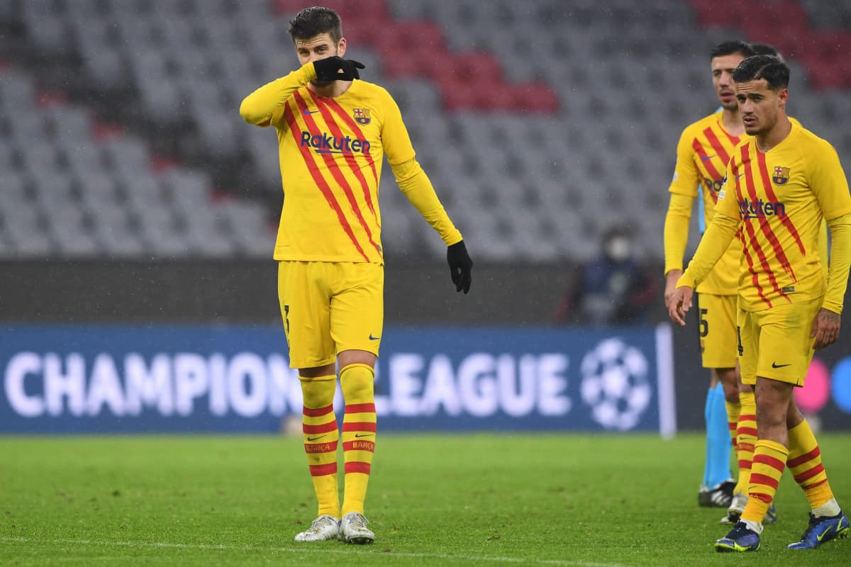 FC Barcelonan pelaajia ei hymyilyttänyt pelin jälkeen. 
