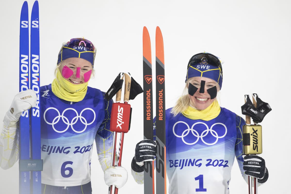 Jonna Sundling ja Maja Dahlqvist iloitsivat sprintin kaksoisvoitosta Pekingin olympialaisissa.
