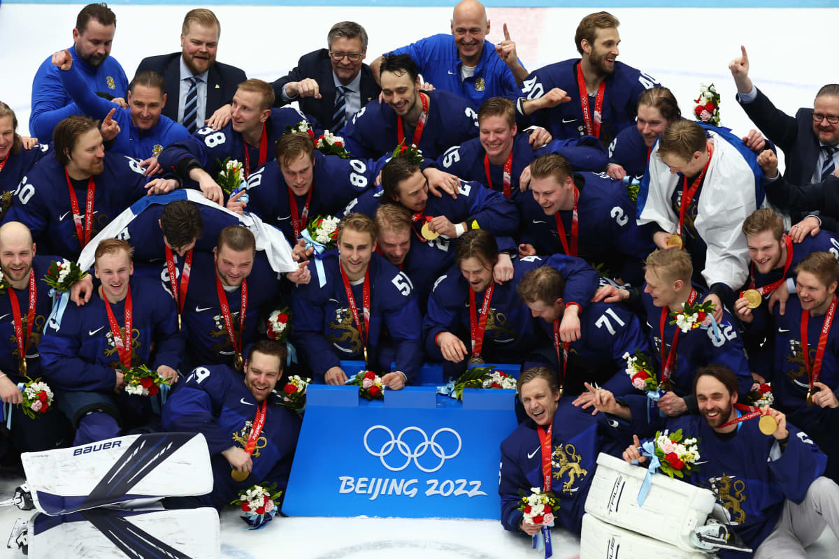 Leijonien kultajoukkueen joukkuekuva.