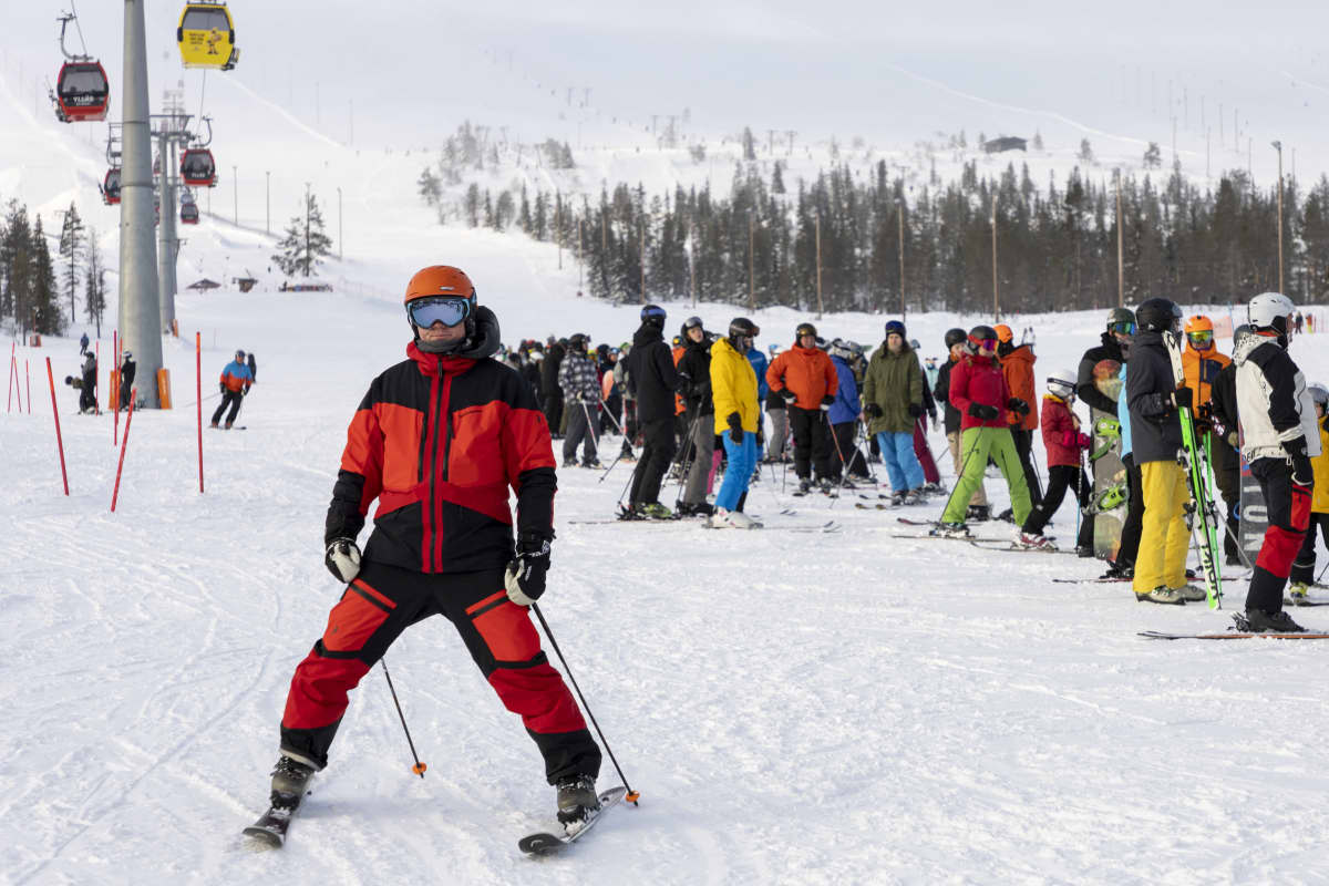Hiihtolomalaisia Ylläksellä 22.helmikuuta 2022