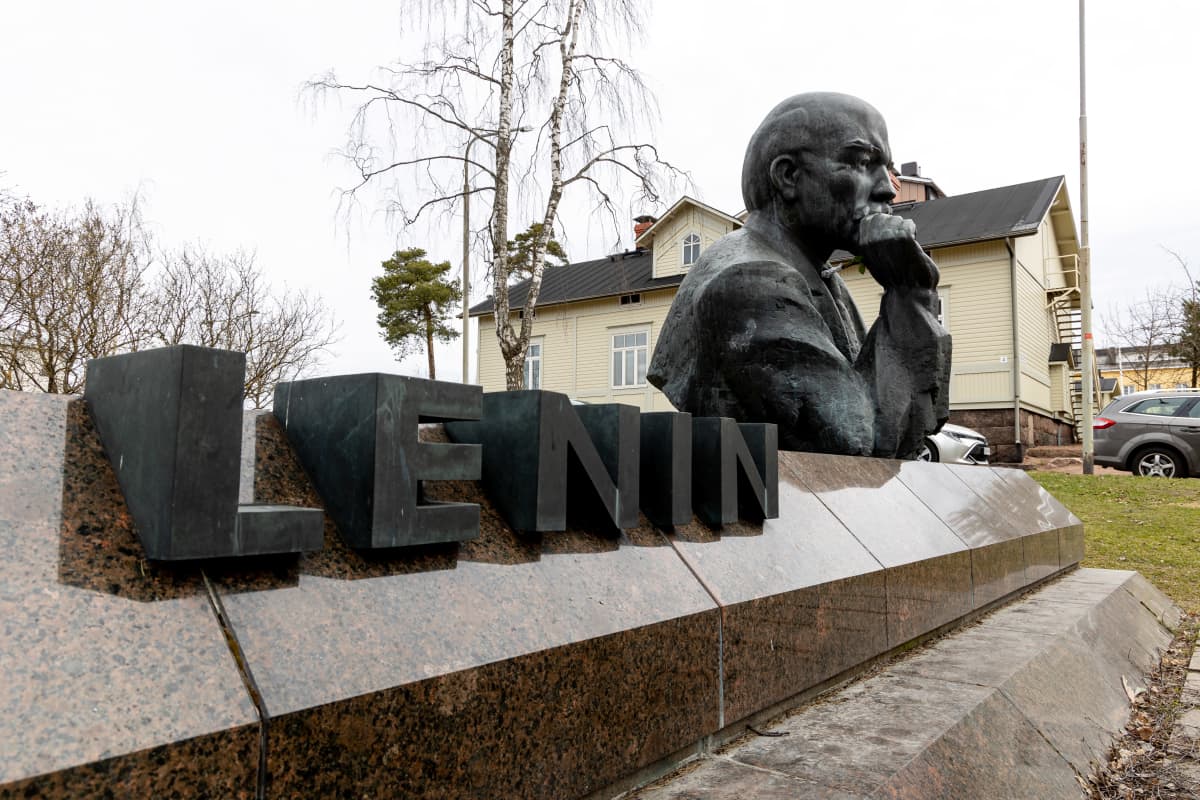 Suomen viimeinen Lenin-patsas herättää kiivasta keskustelua |  Uutiset