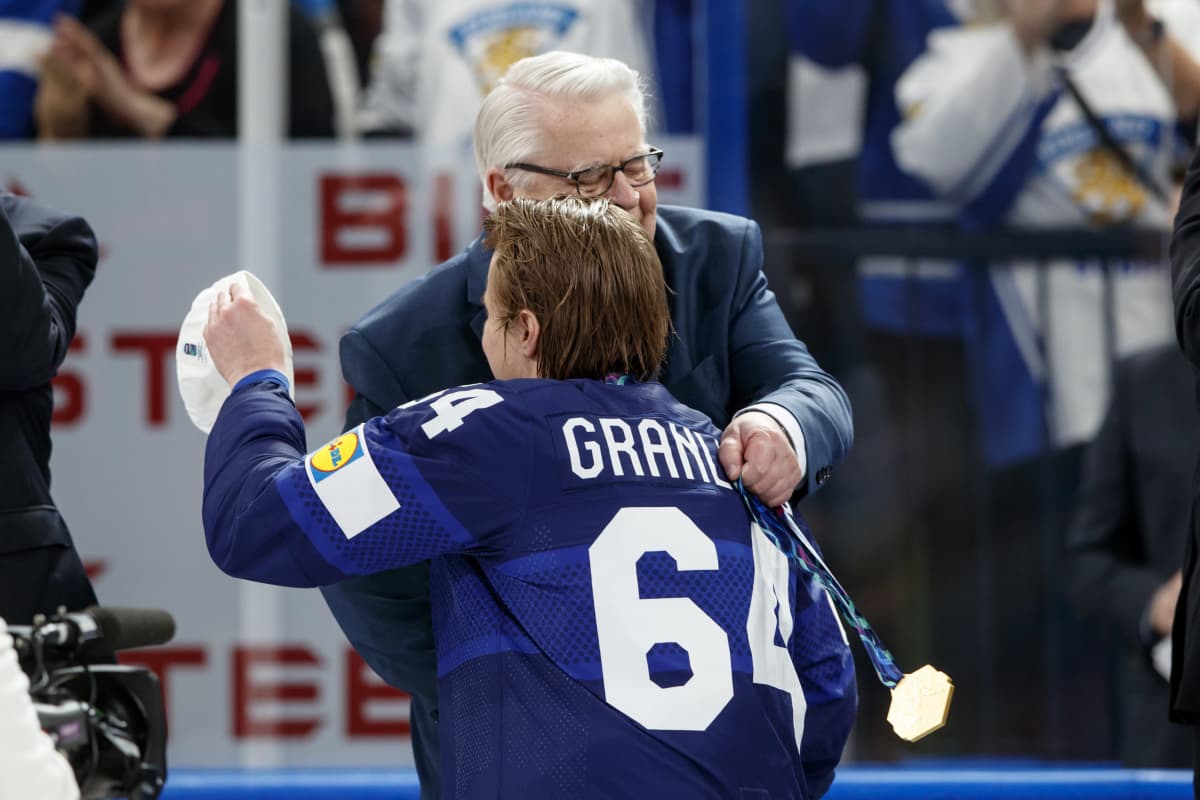 Mikael Granlund sai kultamitalin Kalervo Kummolalta.