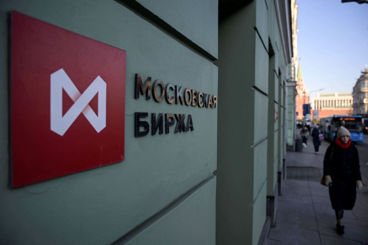 Moskovan pörssi aikoo laajentaa kaupankäyntiä jälleen maanantaina,  markkinatilanne pysyy vääristyneenä