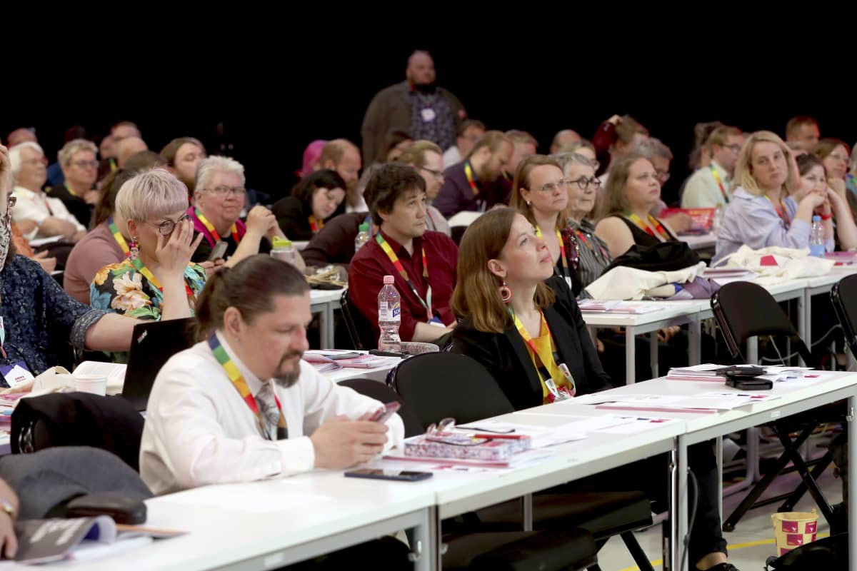 Li Andersson vasemmistoliiton puoluekokouksessa.