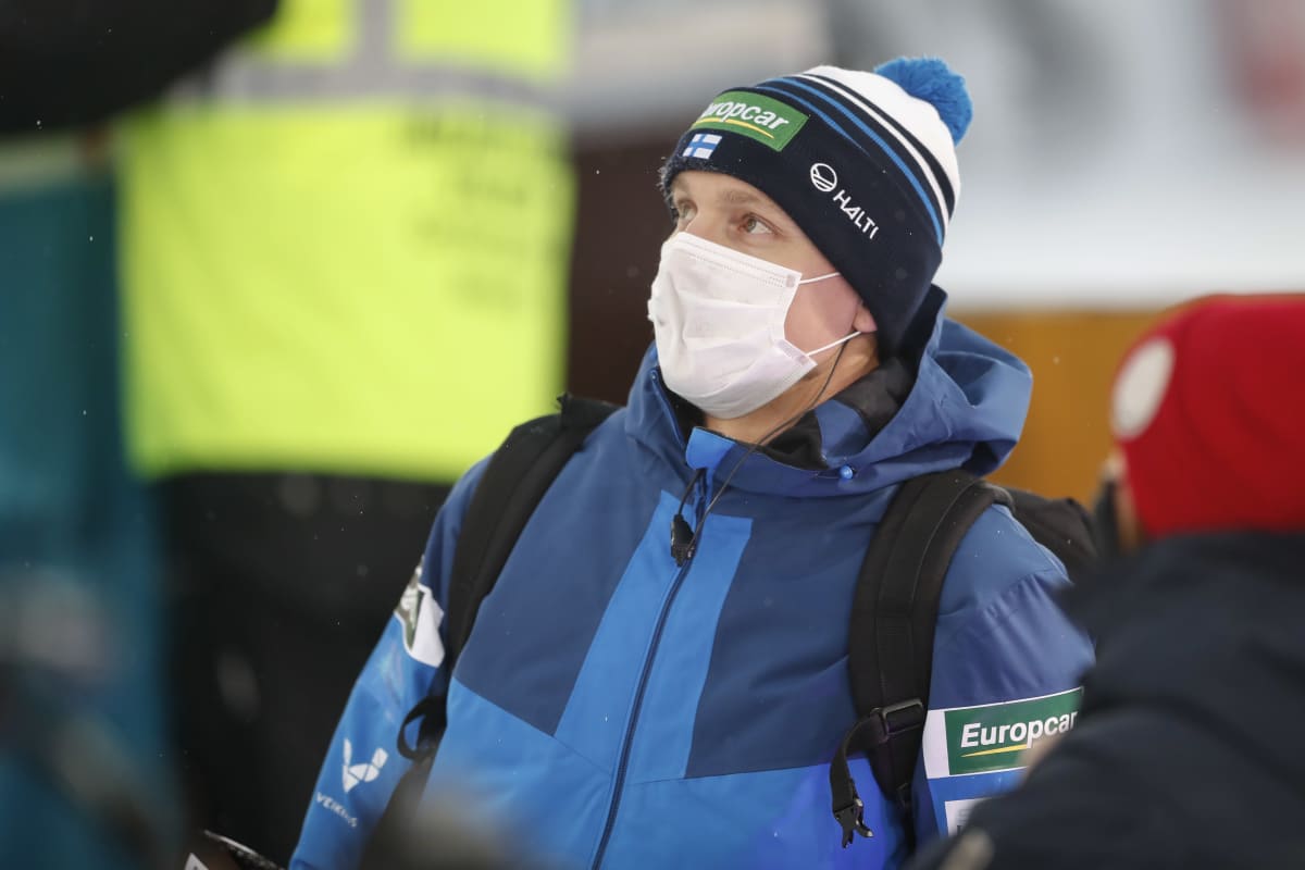 Petter Kukkonen maski kasvoillaan Rukan maailmancupissa.