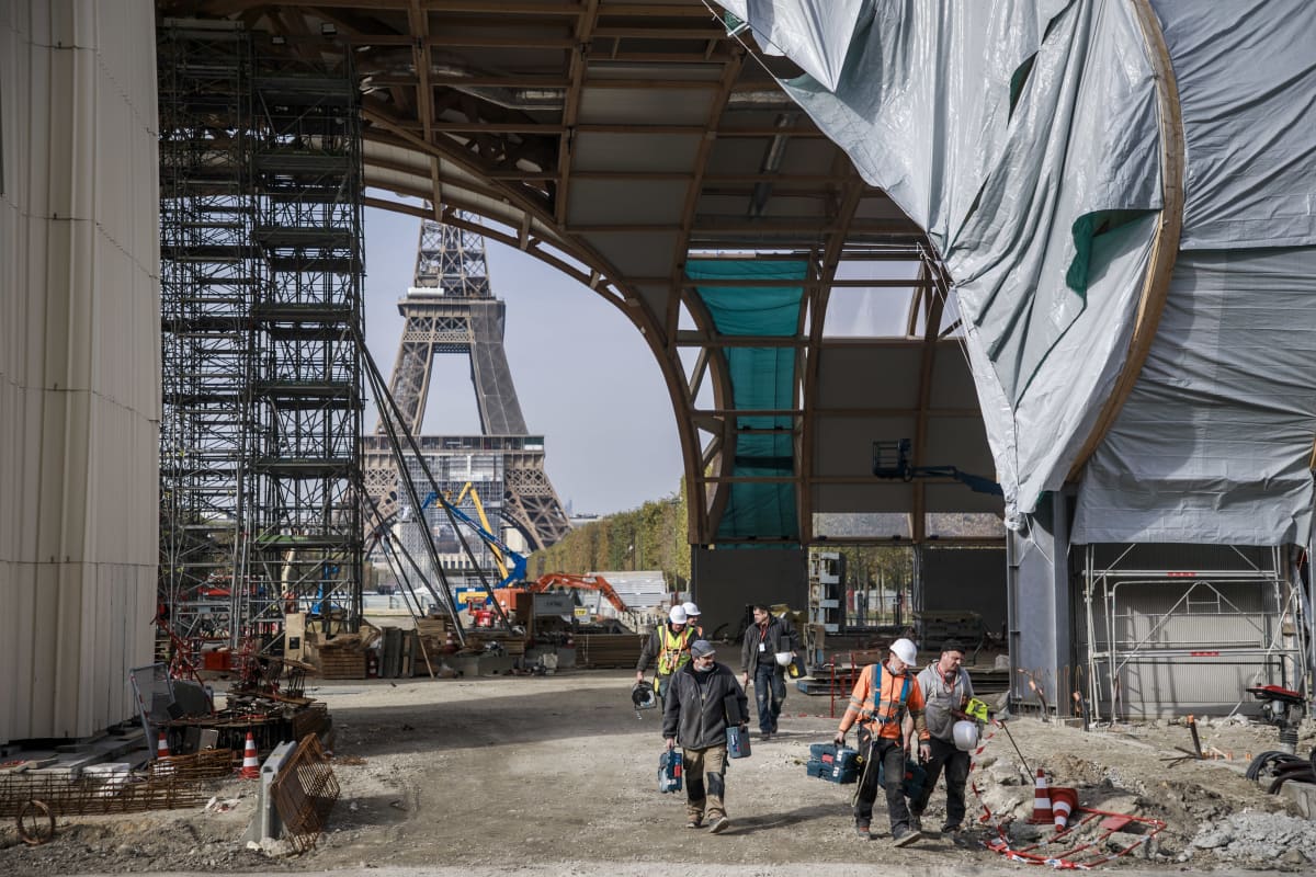 Olympialaisten suorituspaikkoja rakennetaan Pariisissa.