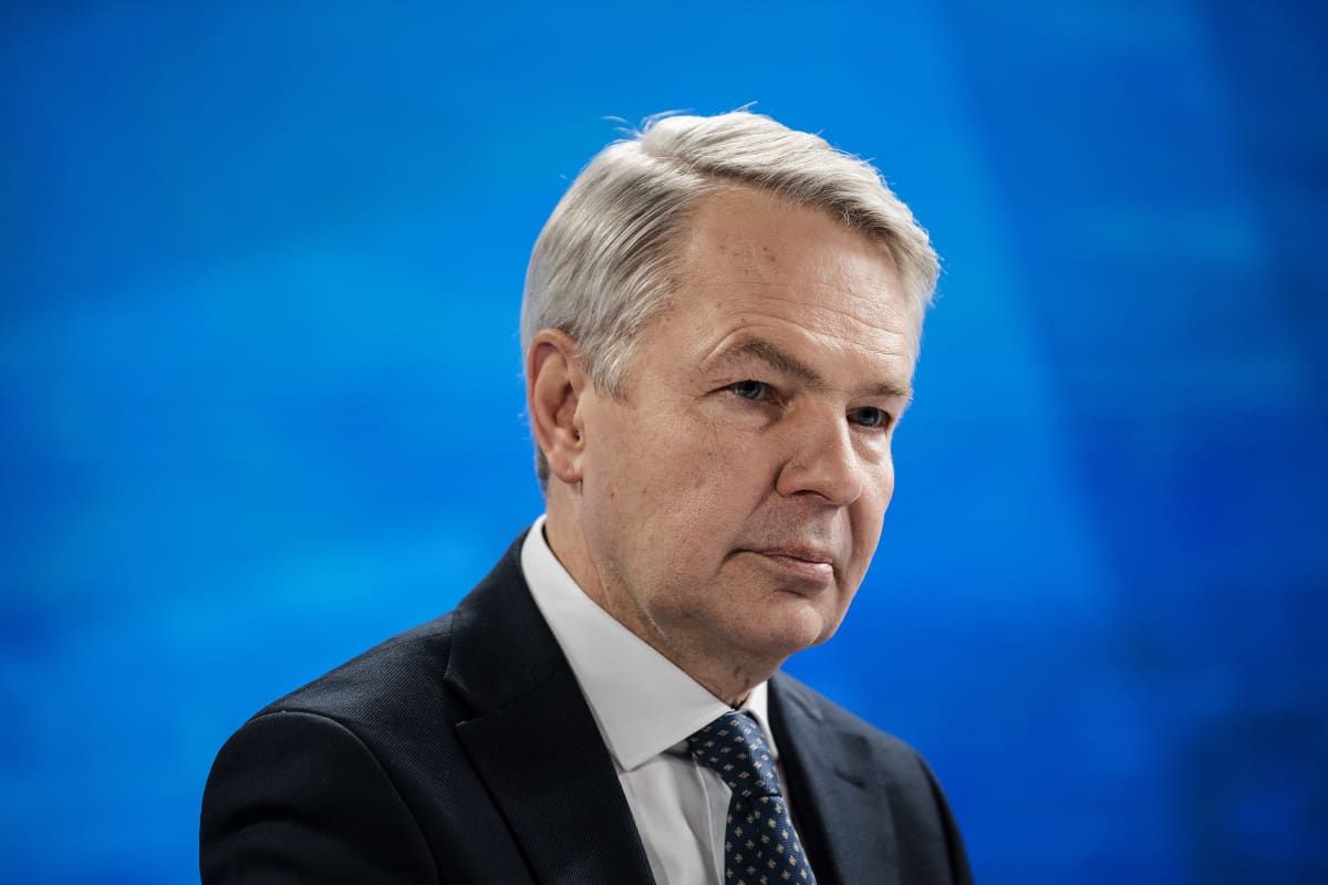 Ulkoministeri Pekka Haavisto vieraili Pasilassa Ylen Ykkösaamussa 26. helmikuuta. 