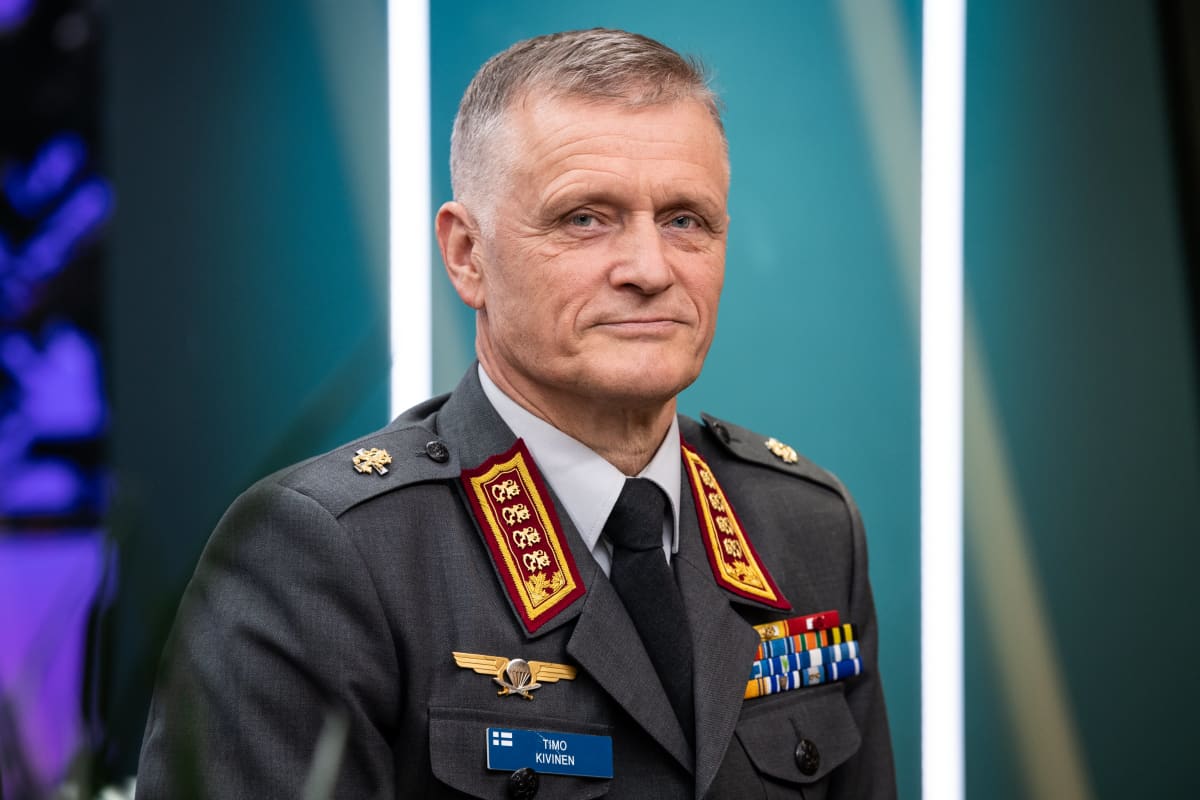 Puolustusvoimain komentaja Timo Kivinen.