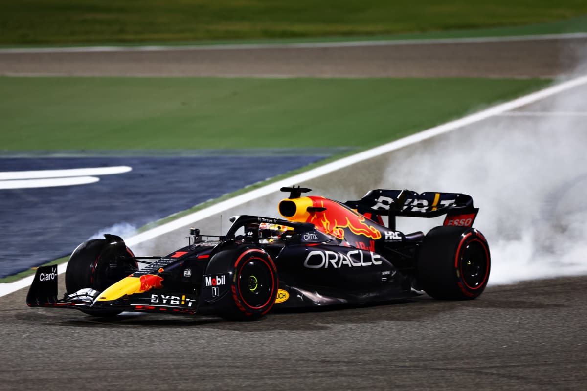 Max Verstappen lukitsi renkaansa Bahrainin GP:n aikana.