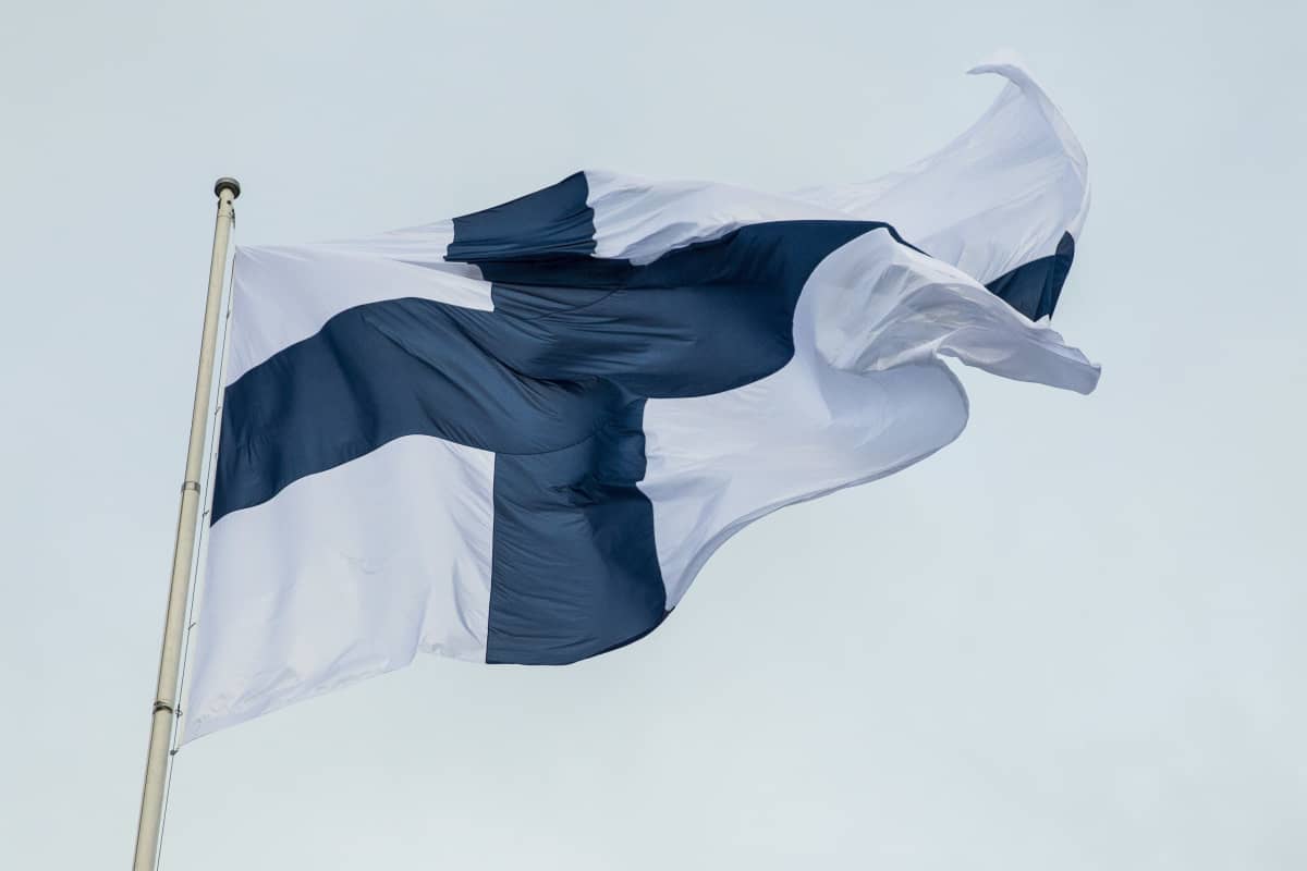 Merkoksen lipputanko on pian paikallishistoriaa Riihimäellä | Yle Uutiset