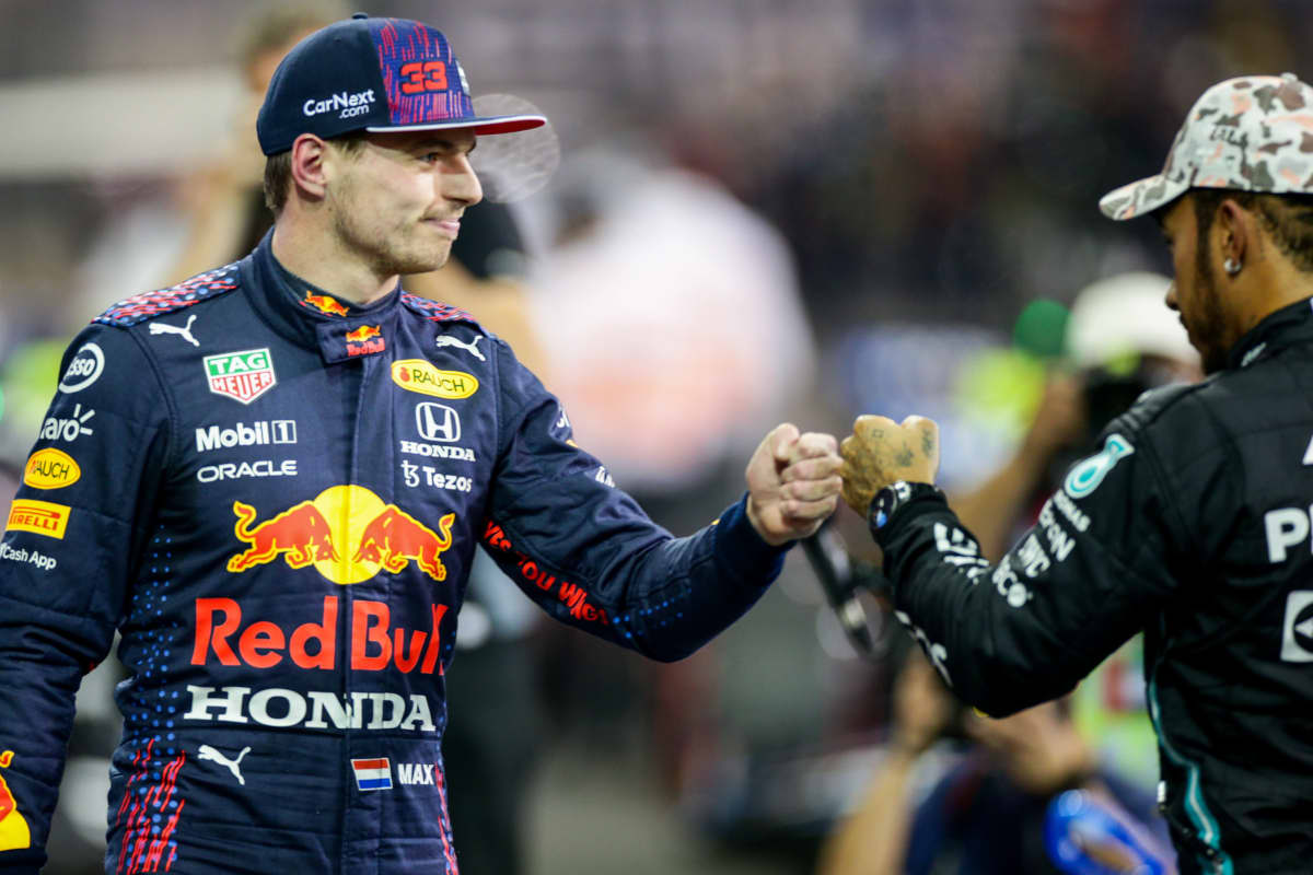 Max Verstappen ja Lewis Hamilton.