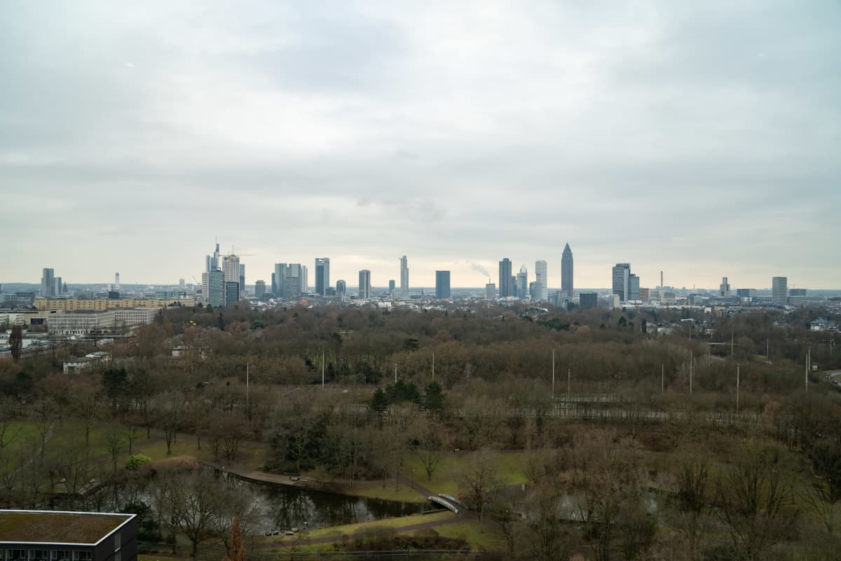 Frankfurtin silhuetti, pilvenpiirtäjiä.