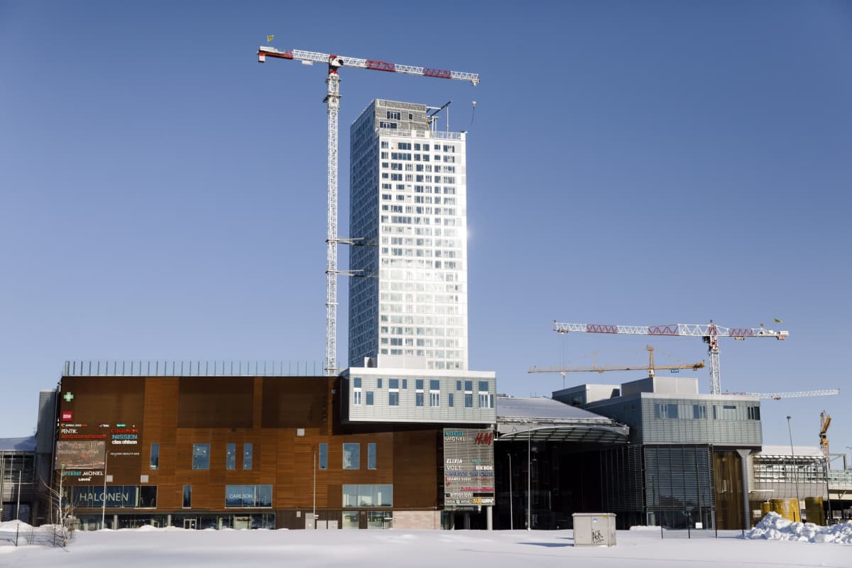 Rakenteilla oleva tornitalo, Majakka, Helsingin Kalasatamassa 6. helmikuuta 2019. Rakennus on yksi kahdeksasta Redi-kokonaisuuden tornitalosta. 