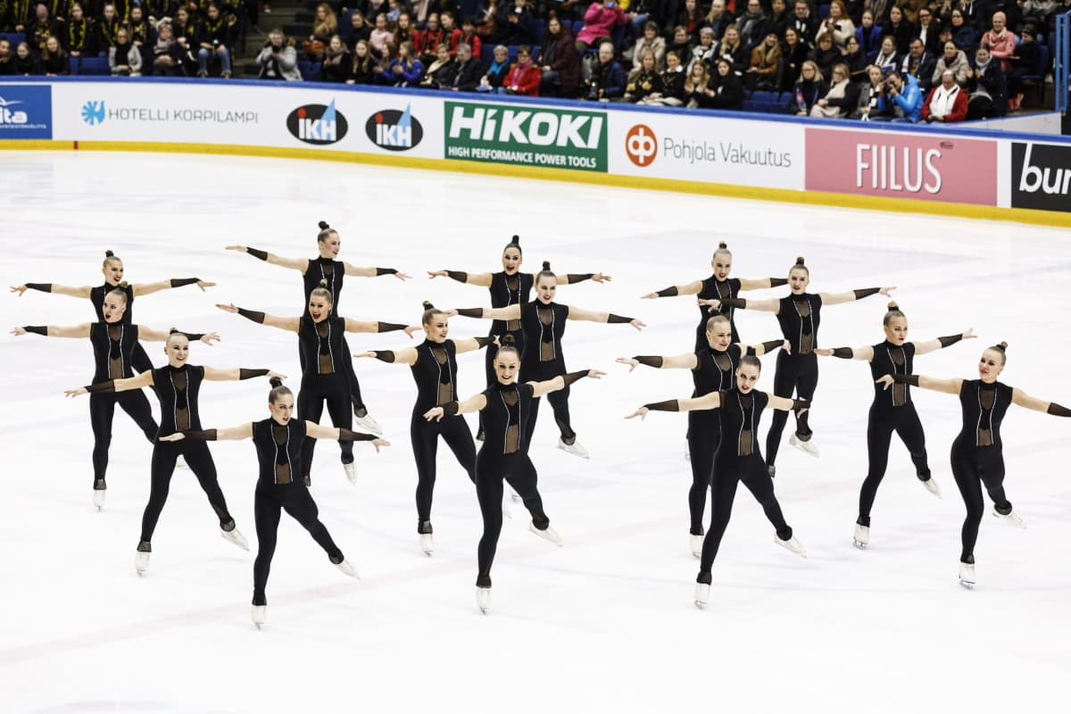 Synchronised figure skating coach suspended for abuse back at work | News |  Yle Uutiset