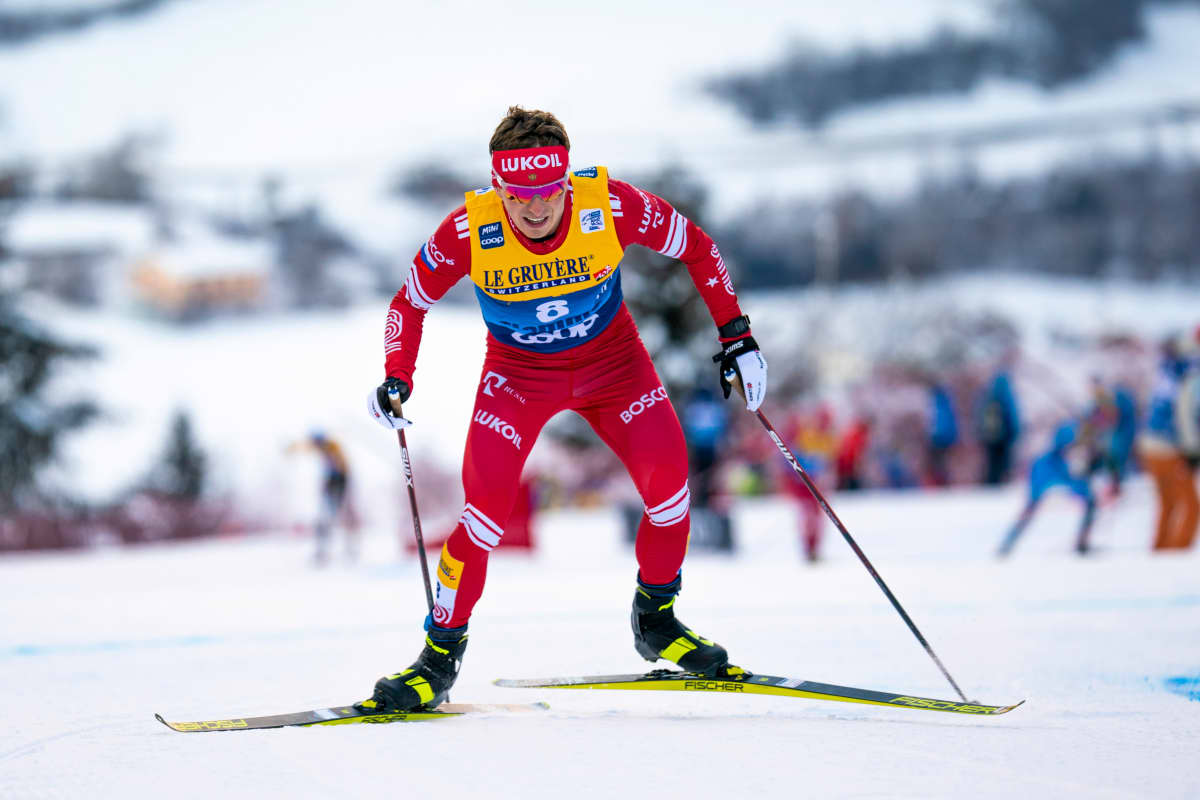 Denis Spitsov hiihtää. 