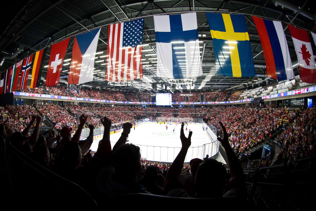 Jääkiekon MM-kisat 2018 yleiskuva kuvituskuva jääkiekko