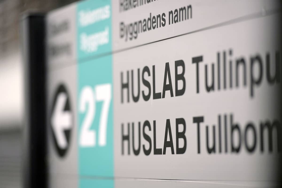 Huslab Tullinpuomin kyltti Helsingissä.