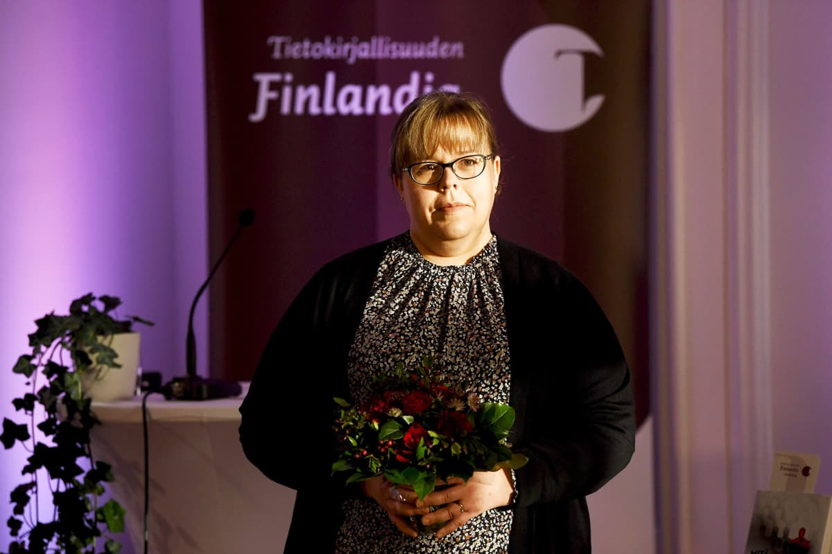  Leena Malkki tietokirjallisuuden Finlanda-palkinnon ehdokkaiden julkistustilaisuudessa Helsingissä.