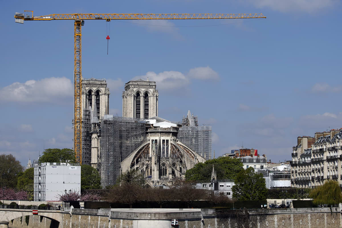 Notre-Damen katedraalin kunnostustyö Pariisissa.