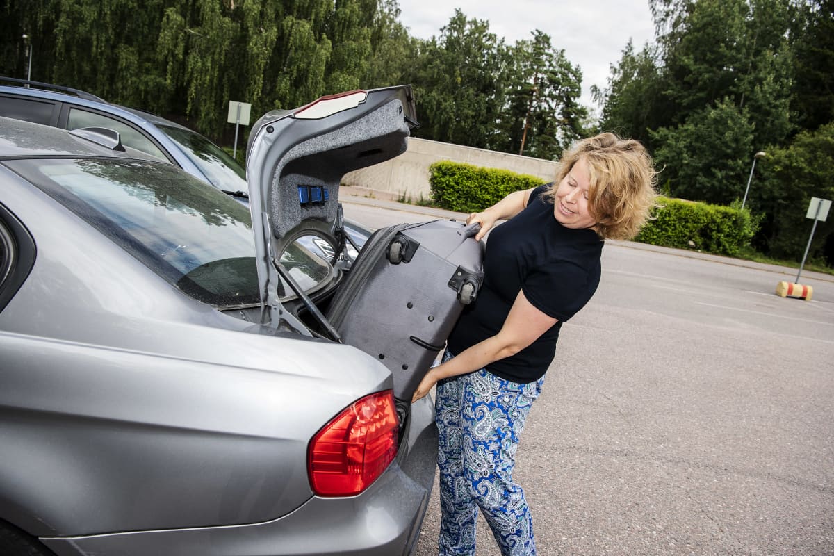 Kuvassa on Hanna Temmes, joka kuvattiin metsässä Pirkkolassa elokuussa 2020.