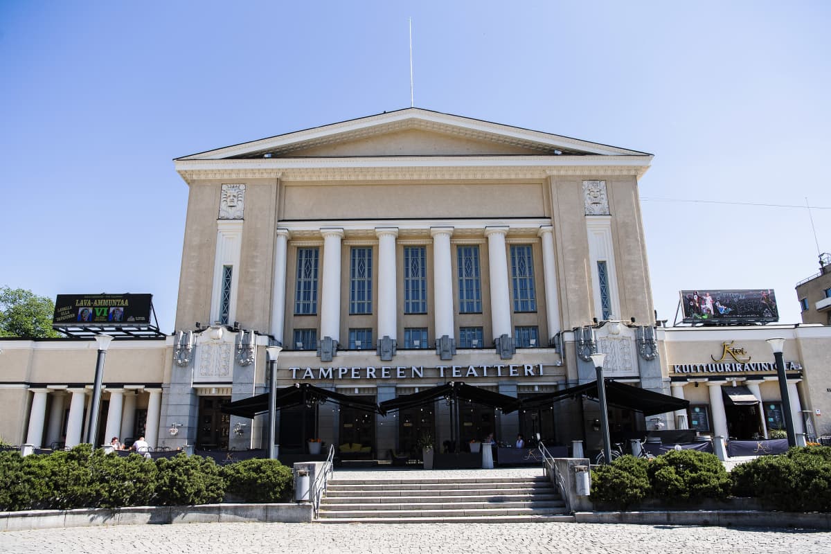 Kuvassa on Tampereen teatteri kesäkuussa 2020.