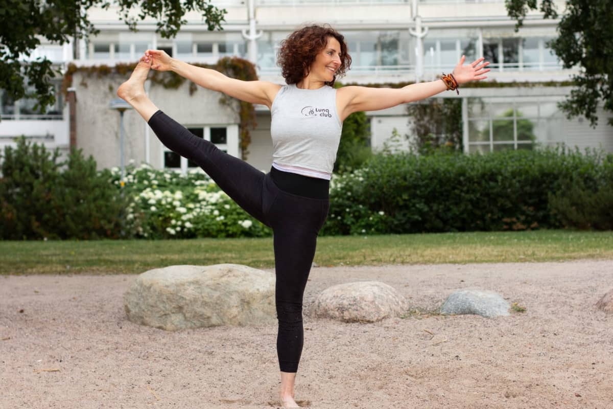 ВЕСЬ В ДЕЛАХ Сначала работаешь на имя потом имя