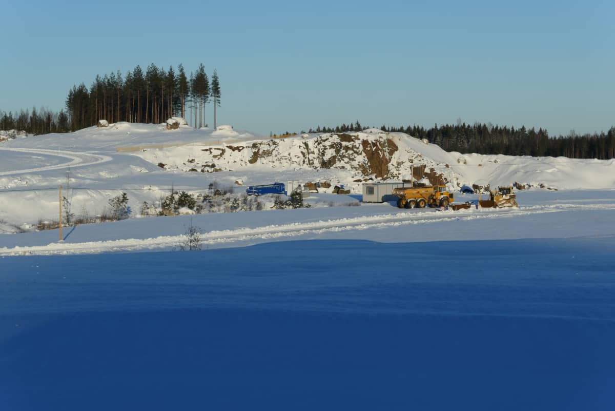 Kymi Ringin moottoriurheilurata talvella, lumen peittämänä.
