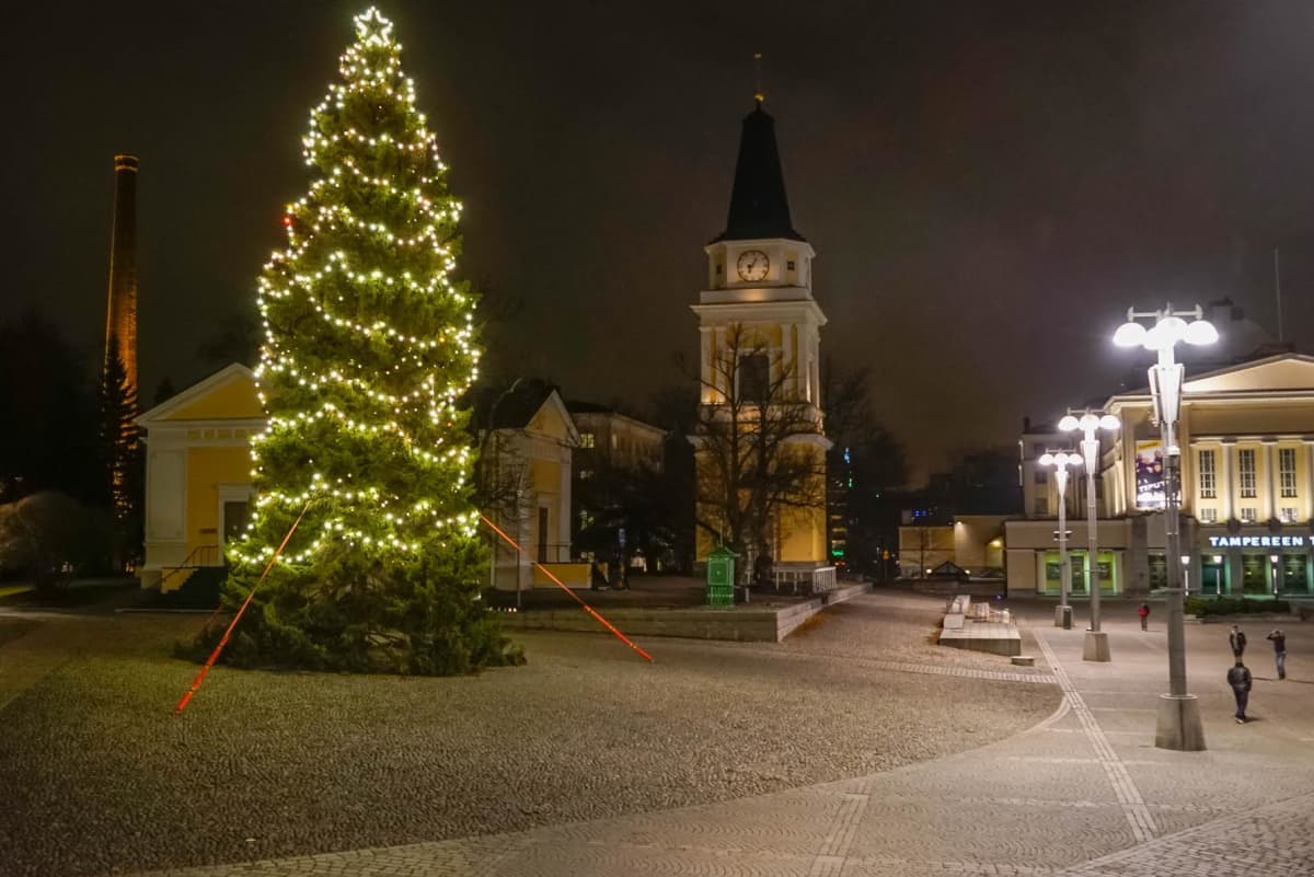 Joulukuusi Tampereen keskustorilla