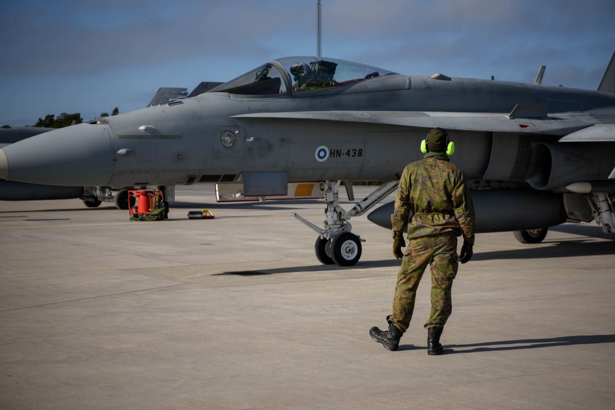 hävittäjä visbyssä lentokentällä