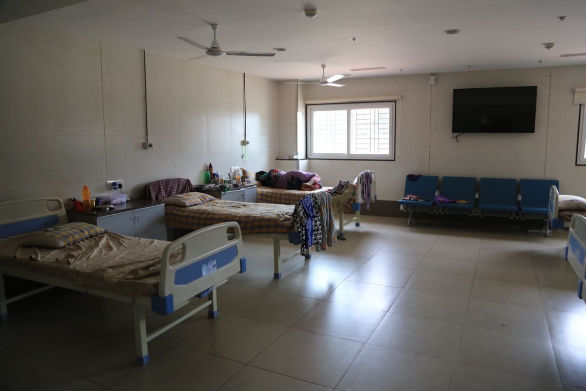 Akanksha sairaala- ja tutkimuskeskuksen sijaissynnyttäjille tarkoitetut huoneet uhkaavat autioitua, jos uusi kohdunvuokrauksen kieltävä laki menee läpi.