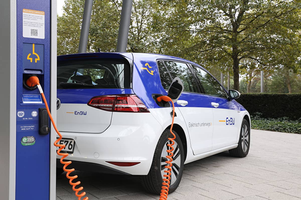 sähkauton latauspiste