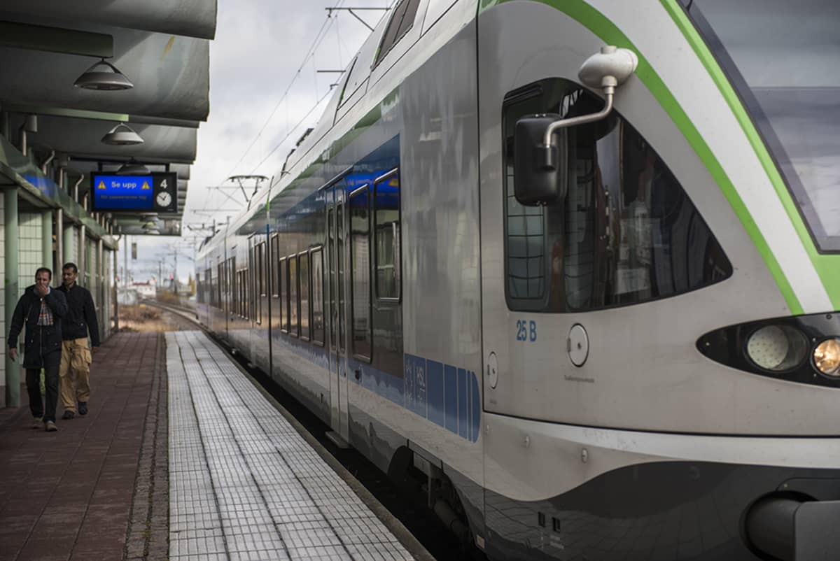 HSL painottaa lähijunaliikenteen kilpailutuksessa merkittävästi laatua ja  luotettavuutta | Yle Uutiset
