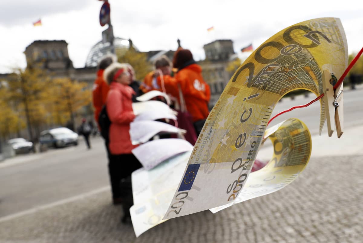 Rahanpesua vastustava mielenosoitus Berliinissä