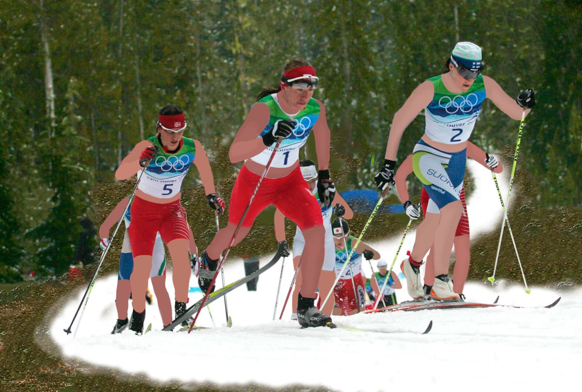 Kuvamanipulaatio: Hiihtäjillä kesäasut päällä ja maisemasta on vähennetty lunta. Vancouverin talviolympialaisissa 2010 Aino-Kaisa Saarinen, Justyna Kowalczyk ja Marit Björgen hiihtämässä.