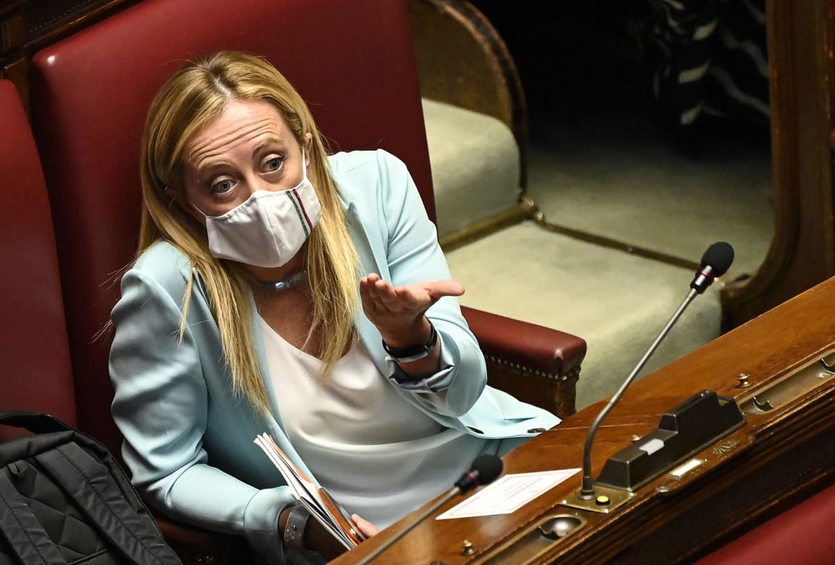 Italian veljet-puolueen johtaja Giorgia Meloni Italian parlamentissa heinäkuussa.